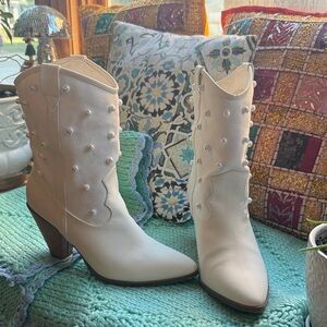 Pearly White Western Boots